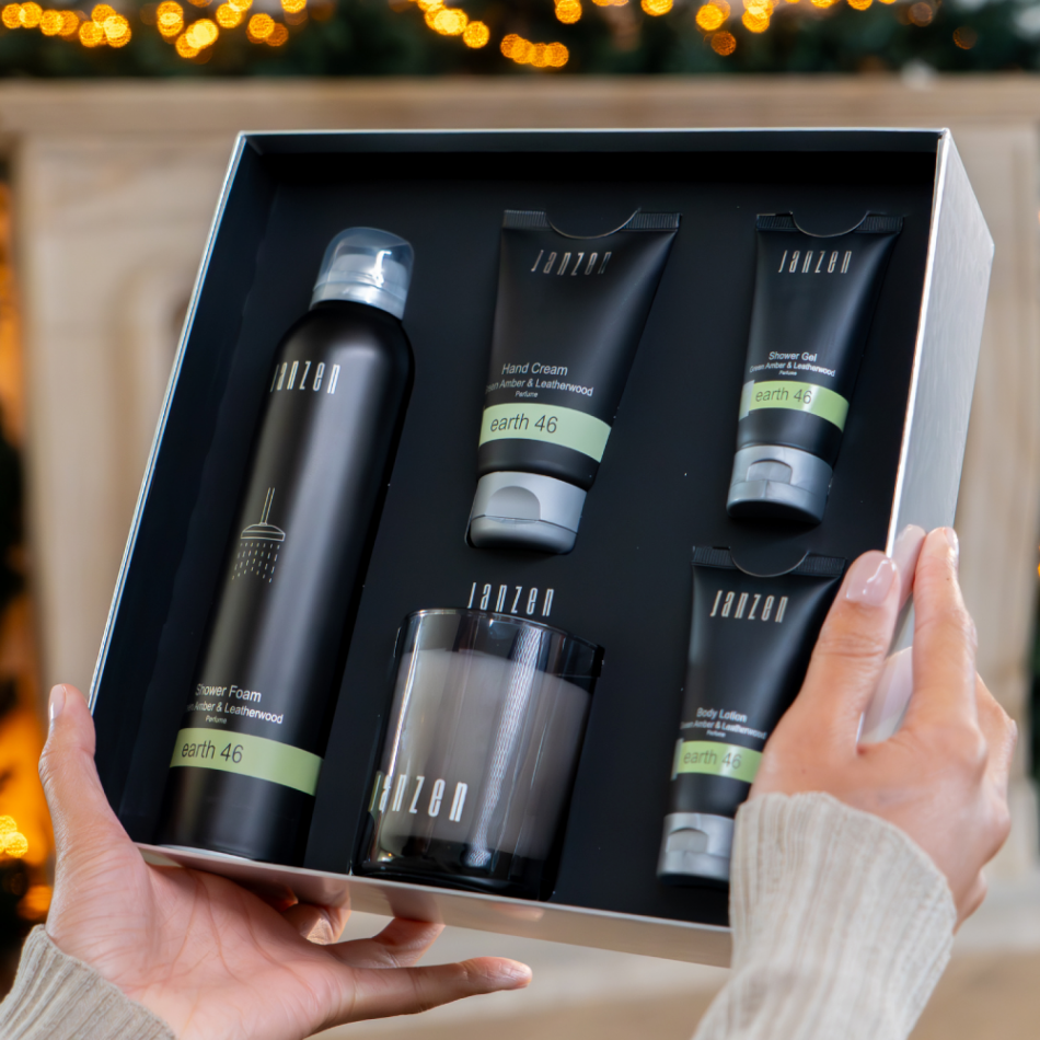 Luxury Moments Earth-M